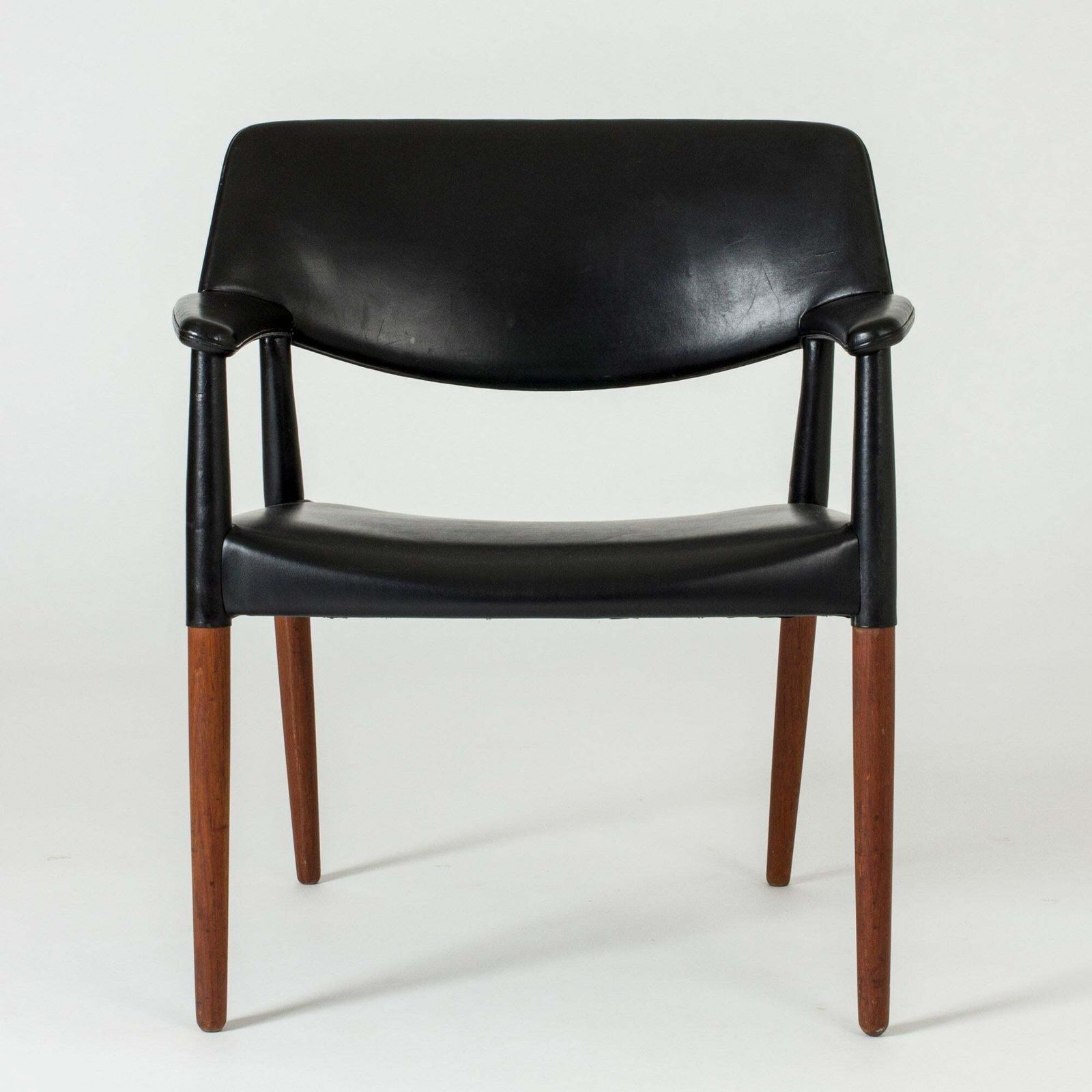 Midcentury Leather Armchair By Ejnar Larsen & Aksel Bender Madsen For Willy Beck photo furniture