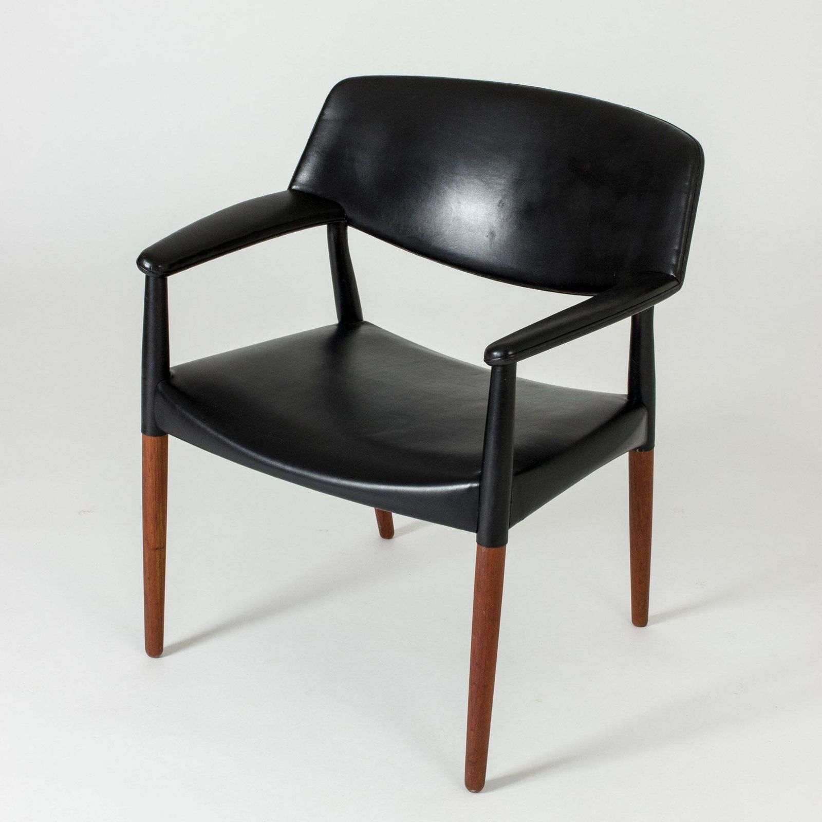 Fauteuil mid-century en cuir, par Ejnar Larsen & Aksel Bender Madsen pour Willy Beck photo 4863.0
