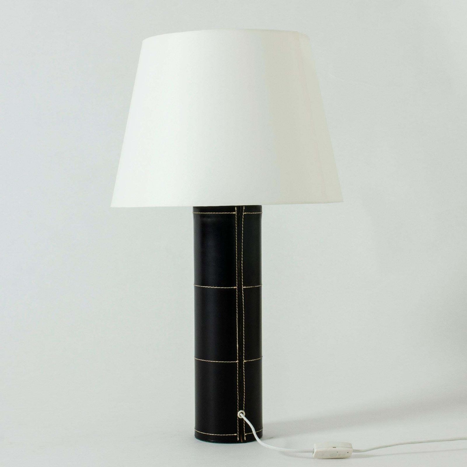 Lampe de table mid-century en cuir noir, Bergboms photo furniture