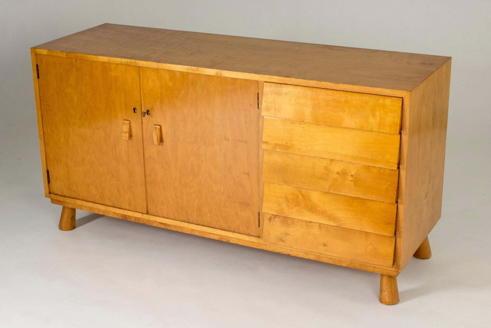 Zweeds functionalistisch dressoir, jaren 1930 photo Meubels