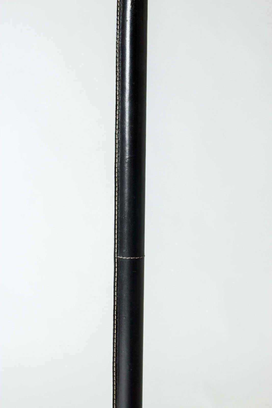 Lampadaire mid-century modern Bergboms en cuir et laiton, années 1950 photo 1747.0