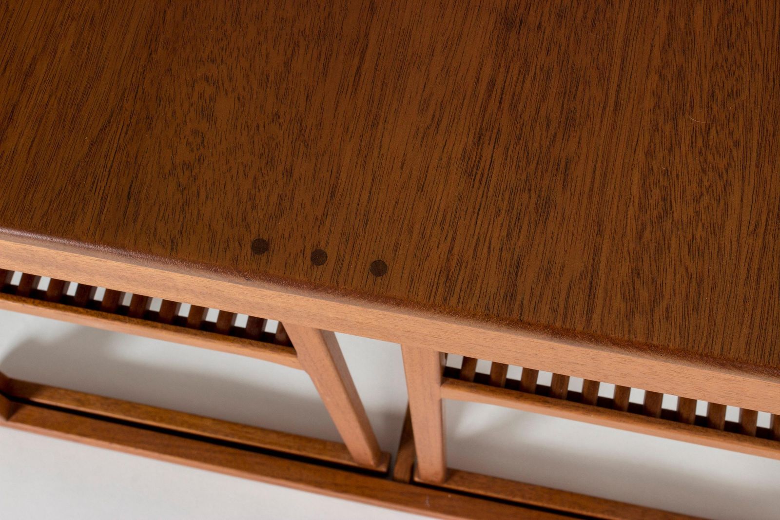 Table gigogne Teak « Sladen » « The Sled » par Carl Malmsten, Suède photo vintage