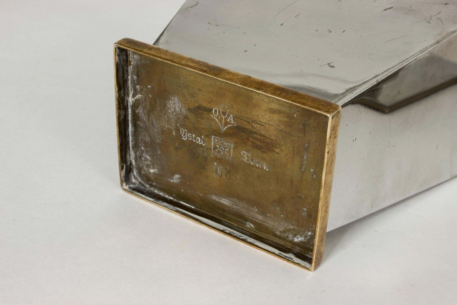 Pot en étain par Oscar Antonsson photo buy