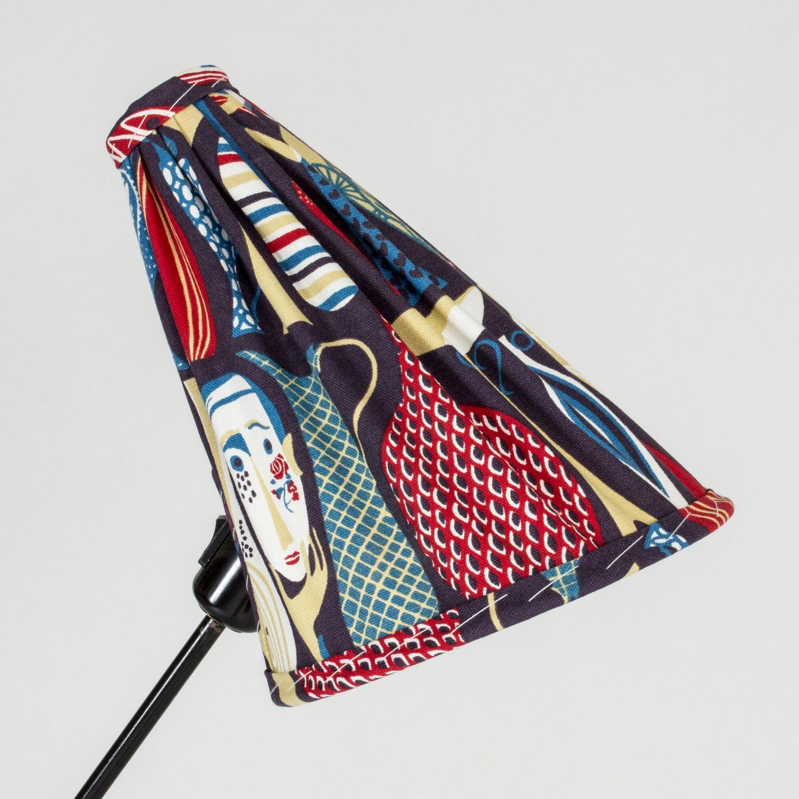 Lampadaire Giraffe en métal laqué noir et tissu, par Hans Bergström, années 1950 photo buy
