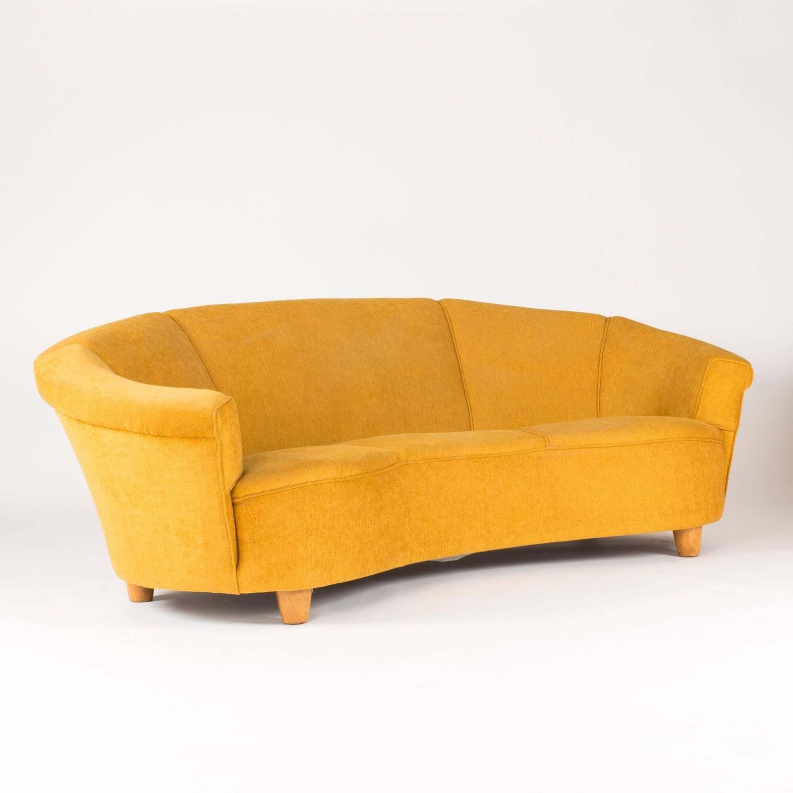 Canapé 3 places incurvé de style Otto Schulz photo furniture