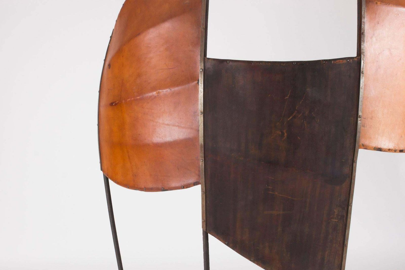 Sculpturaal kamerscherm van Fred Leyman, smeedijzer en leer, 1963 photo buy
