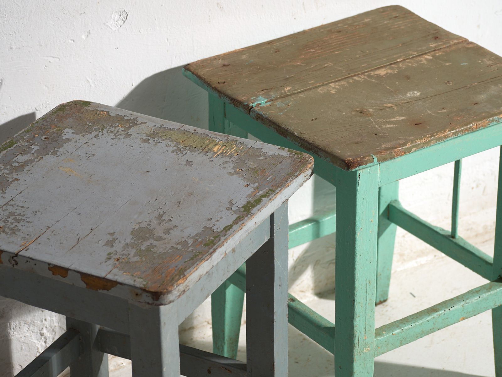 Tables de chevet d'époque en bois de pin - Europe centrale, vers 1940 #1 photo furniture