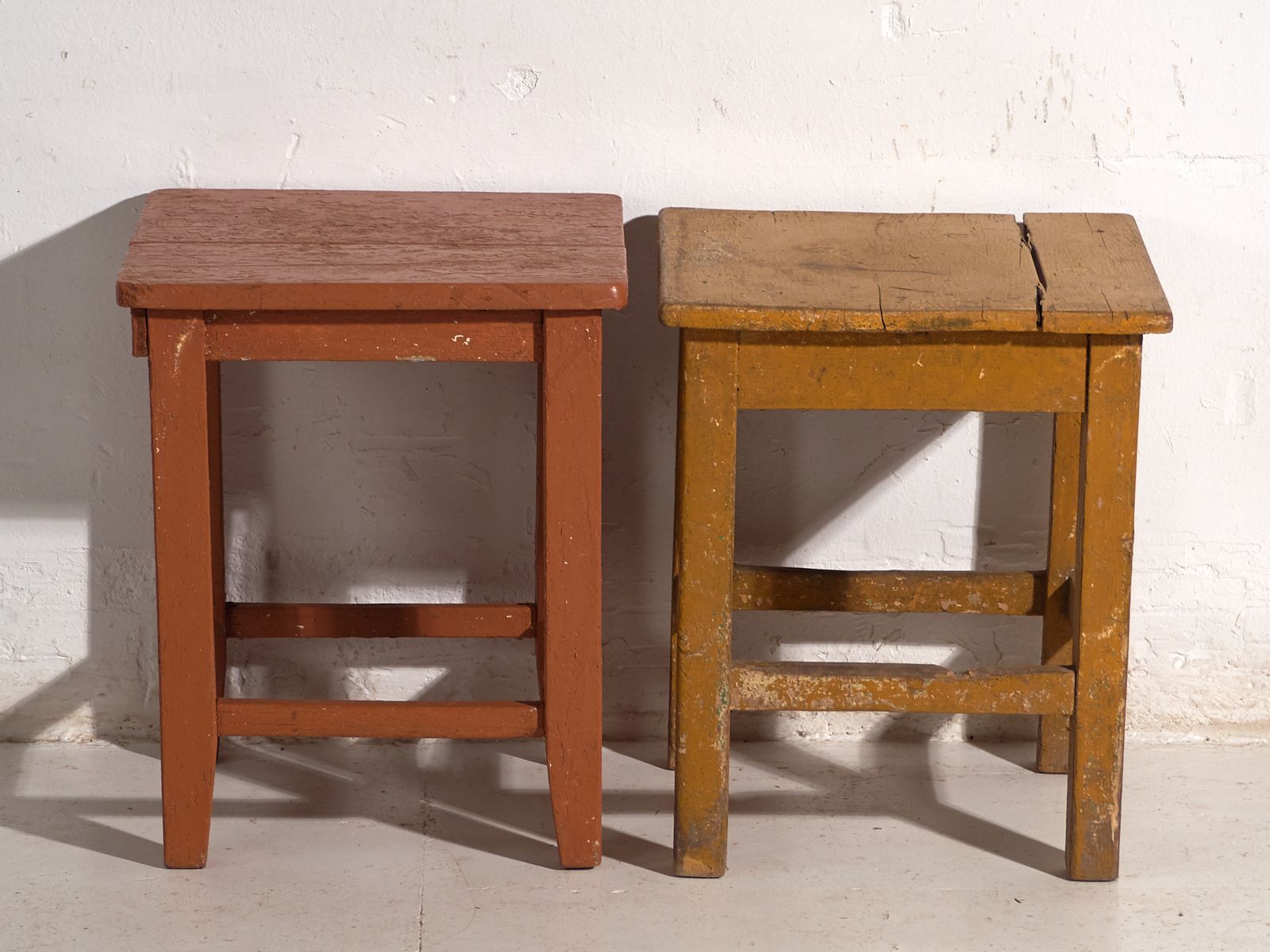 Tables de chevet d'époque en bois de pin, Europe centrale, vers 1940 #6 photo for sale