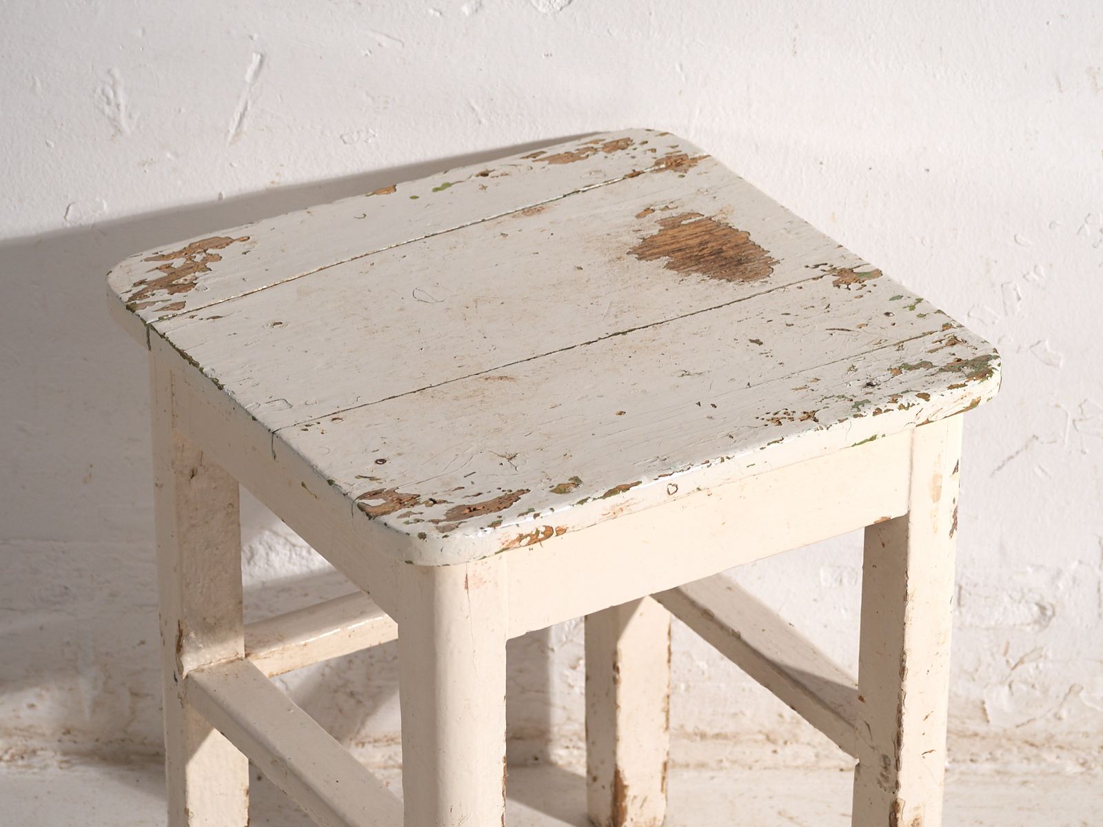 Tables de chevet d'époque en bois de pin, Europe centrale, vers 1940 #8 photo buy