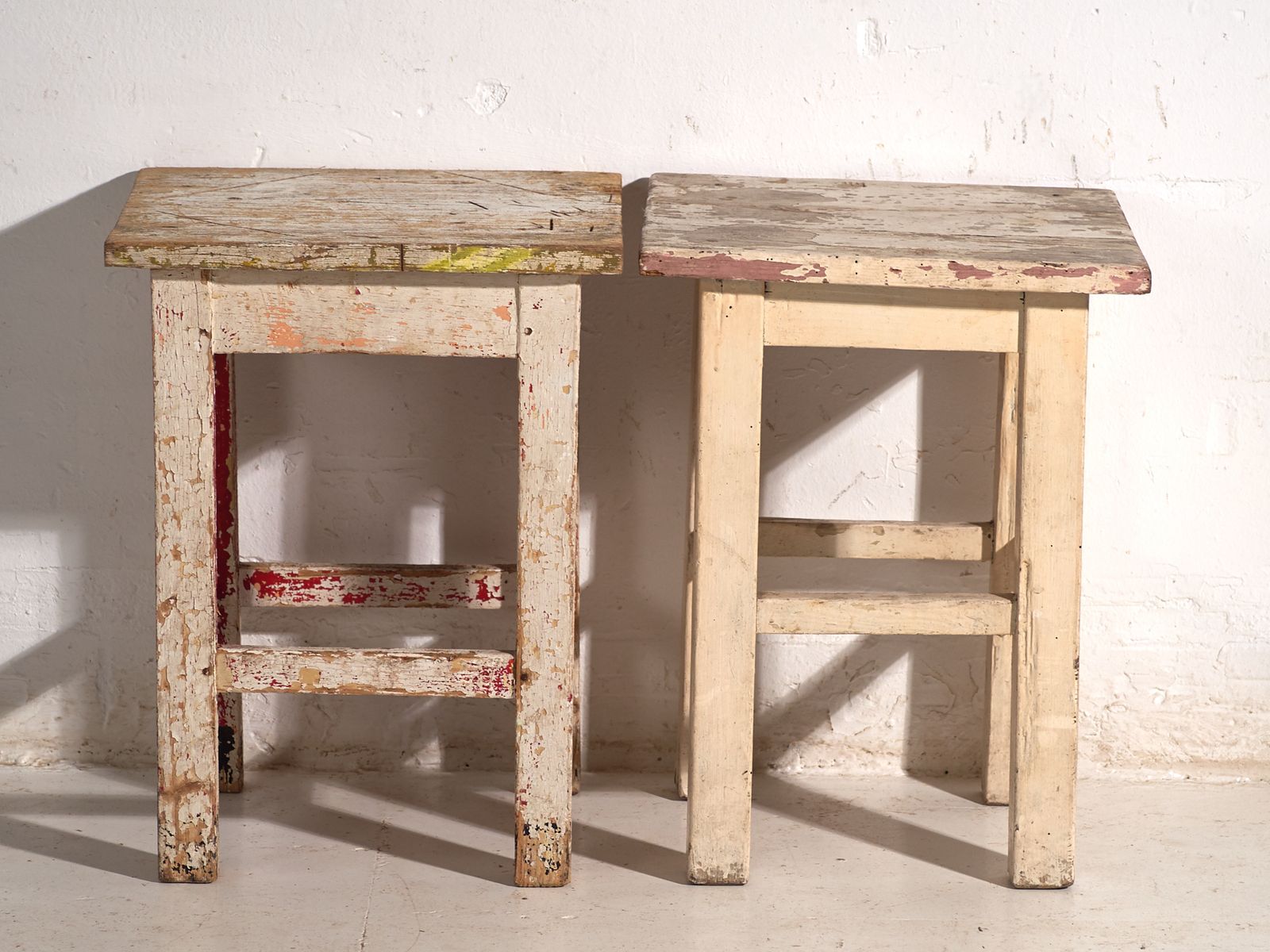 Tables de chevet d'époque en bois de pin, Europe centrale, vers 1940 #11 photo vinterior
