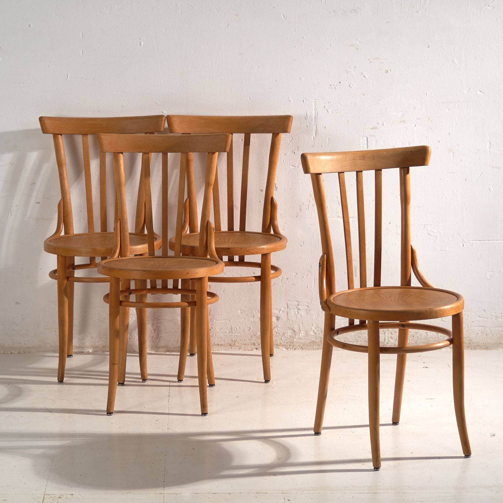 Chaises d'époque de style Thonet en bois courbé - Europe centrale, vers 1930 #1