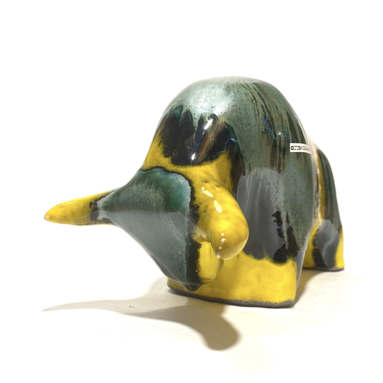 Otto Keramik stier in Brazil-glazuur van geel en groen, West German Pottery stijl sculptuur photo vintage