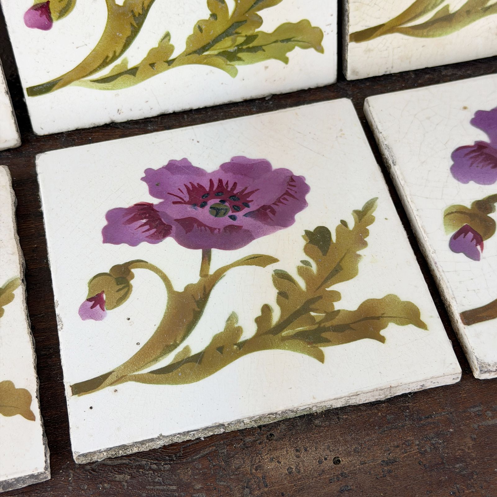 photo furniture Set van 6 Art Nouveau Bloemen Keramische Tegels, Architectural Salvage