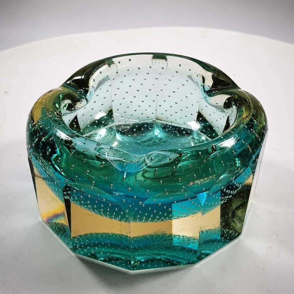 Cendrier ou vide-poche vintage à facettes en verre de Murano à bulles d'air, années 1960. Fabriqué à Murano, Italie