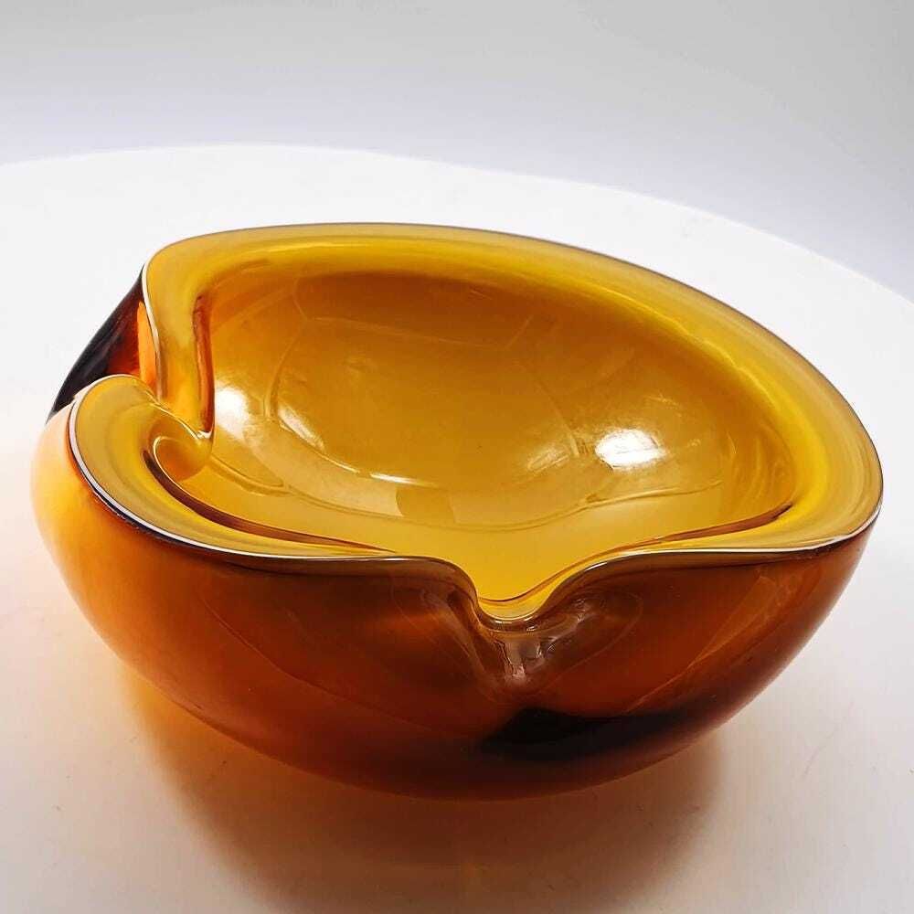 Zeldzame asbak uit de jaren 1950, ontworpen door Alfredo Barbini, handgemaakt Murano-glas, geproduceerd door de historische fabriek Vecchia Murano V.M. 17 cm / 6,69 inch photo vinterior