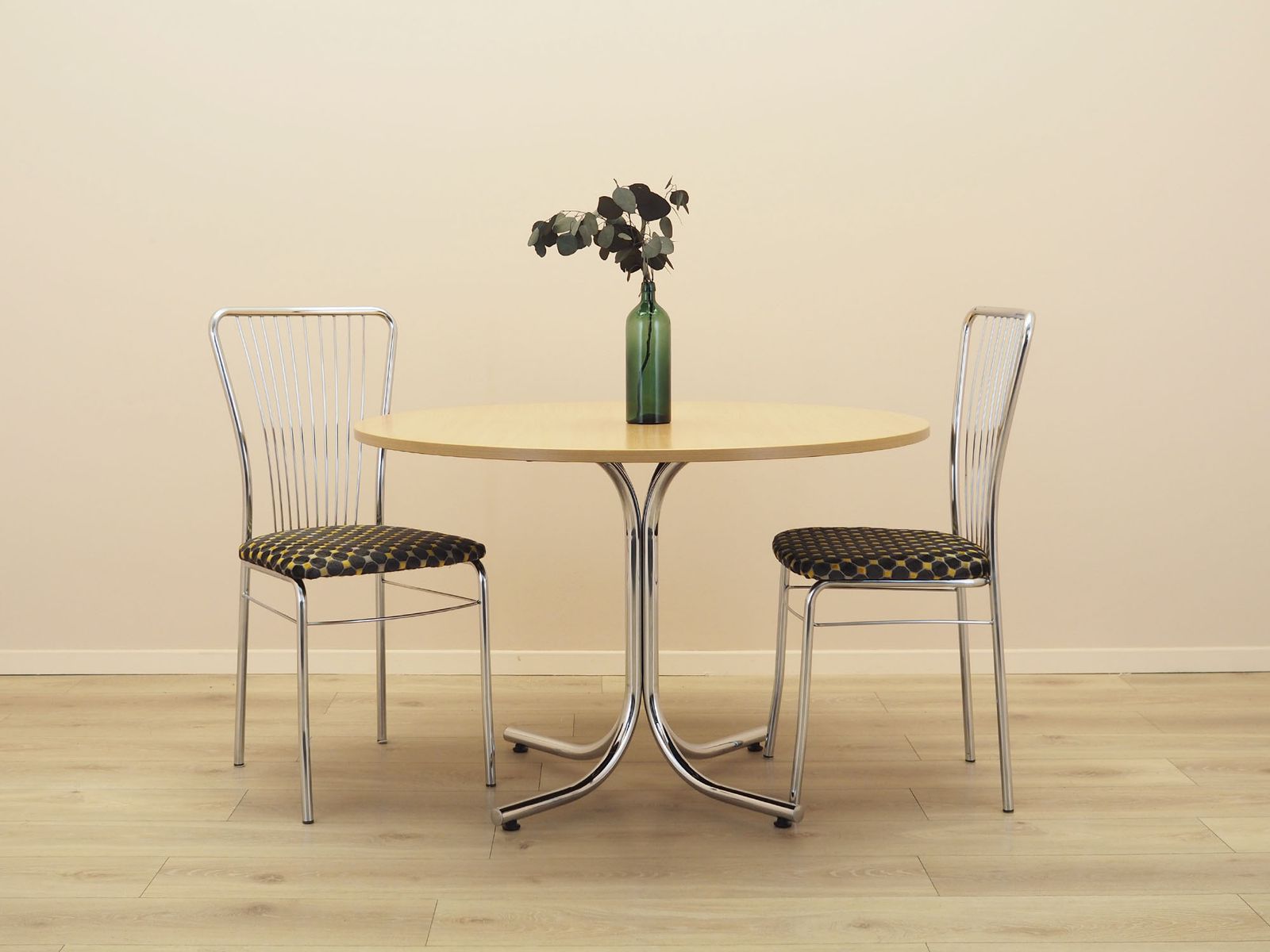 Table à manger ronde italienne, plateau en stratifié sur pied central chromé, années 1980 photo furniture