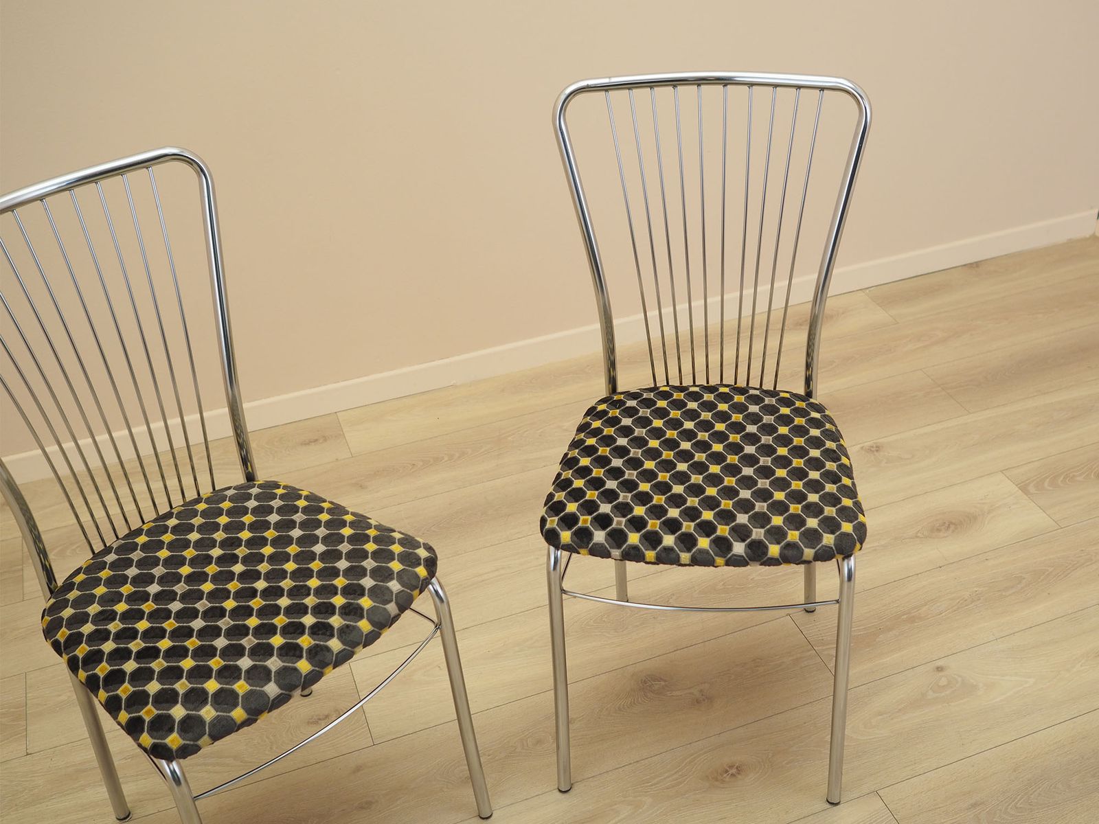 Set metalen stoelen met waaiervormige rugleuning, nieuwe bekleding, Denemarken, jaren 1980 photo vinterior