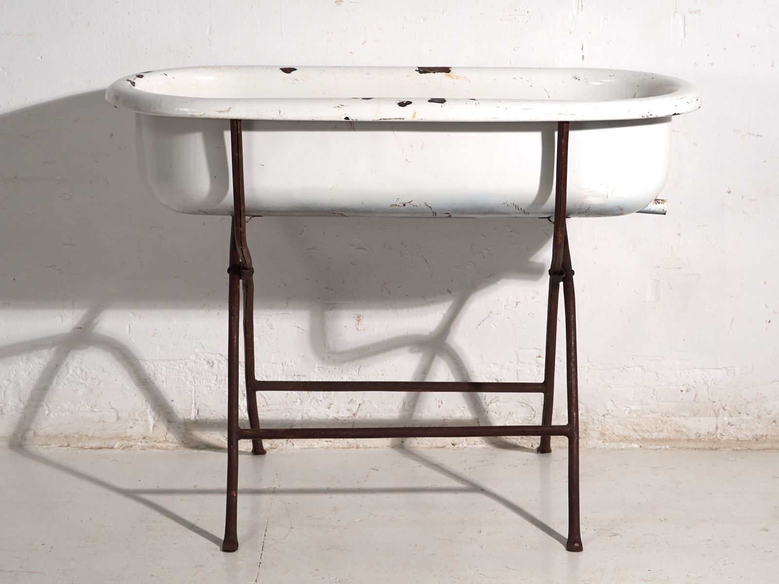 492.0 Antique Bathtub In Enamelled Iron – Central Europe, Circa 1950 #10 photo