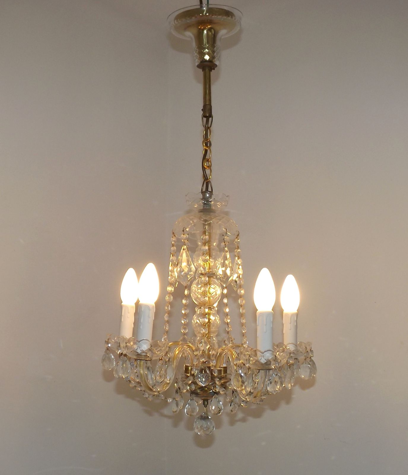 Lustre à 5 feux vintage français en métal doré et verre, cristal photo vinterior
