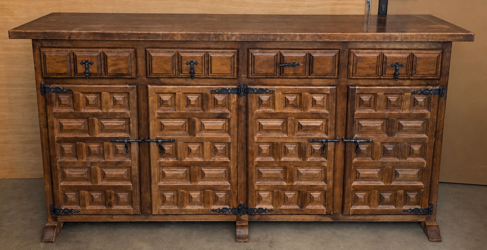 Buffet espagnol rustique en bois sculpté avec ferrures forgées à la main, XXe siècle photo for sale