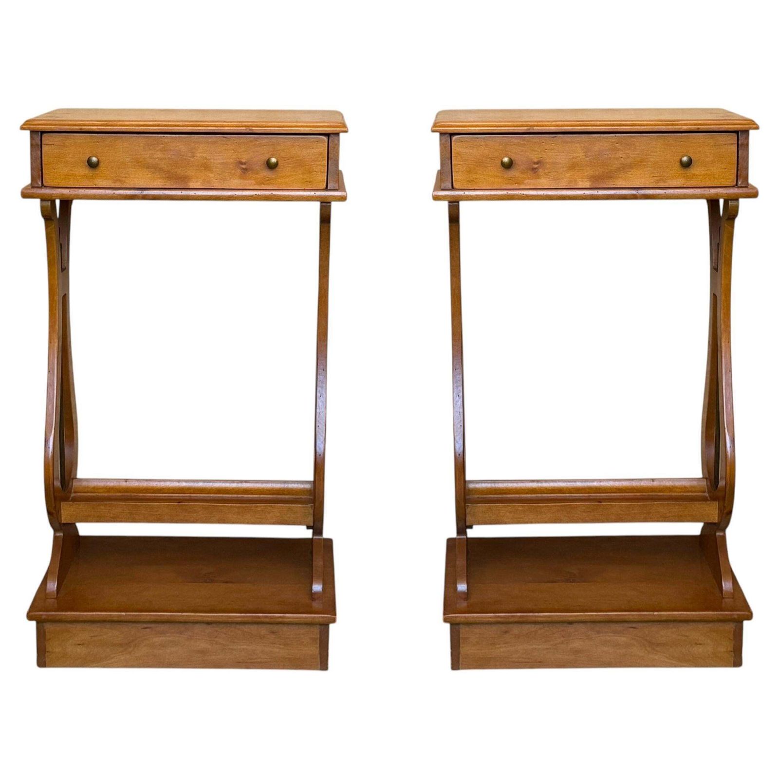 **Paire de tables de chevet vintage en bois, avec tiroir unique et étagères ouvertes**