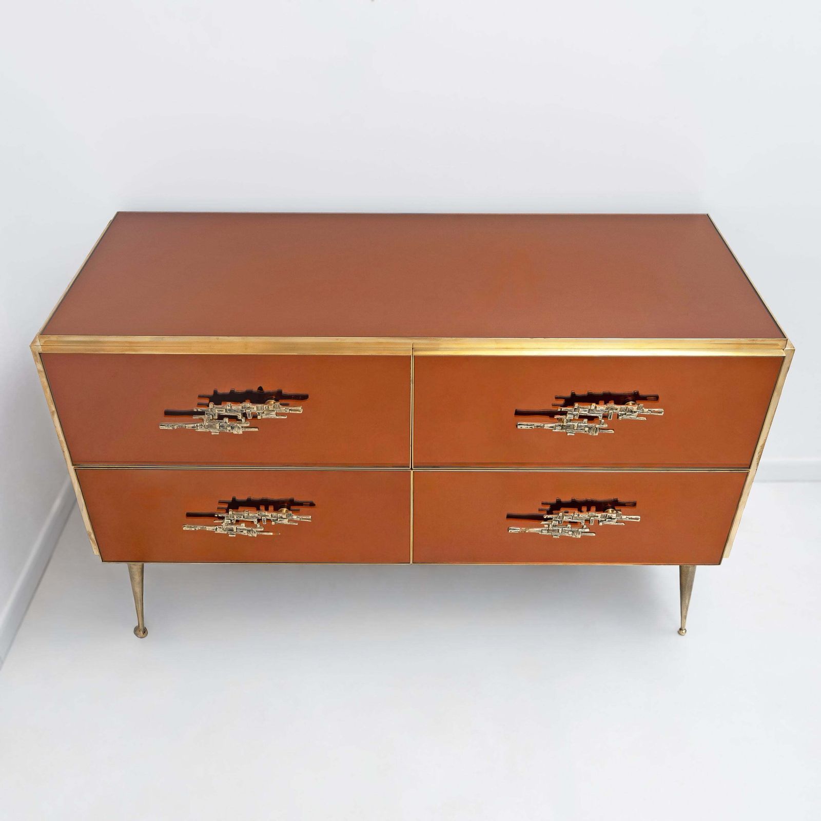 Amber Gespiegelde Ladekast Met Messing Accenten, Mid-Century Modern Stijl photo Meubels