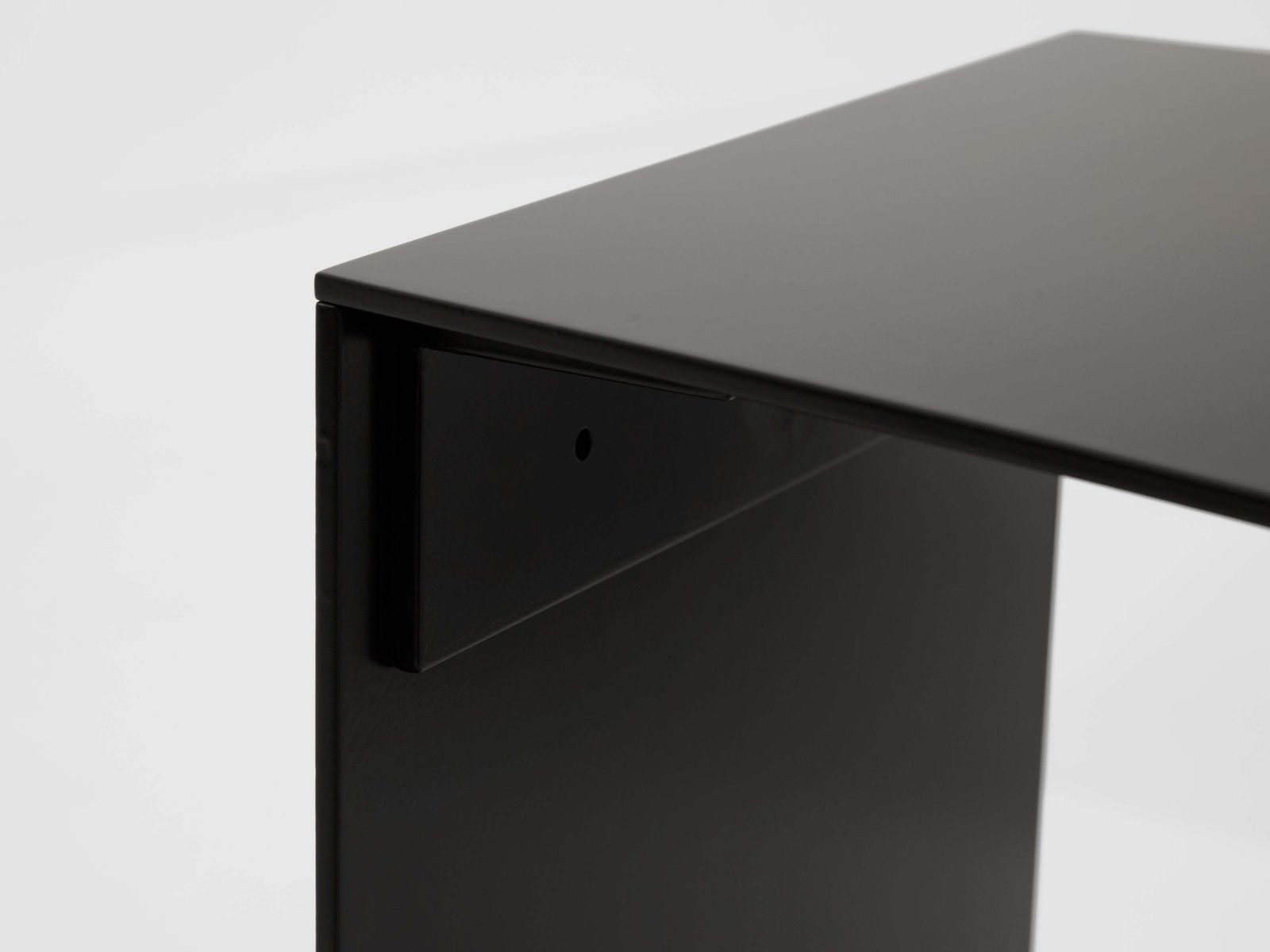 Mobilier Paire de tables basses en métal Gilles Derain Lumen Edition 1986 photo
