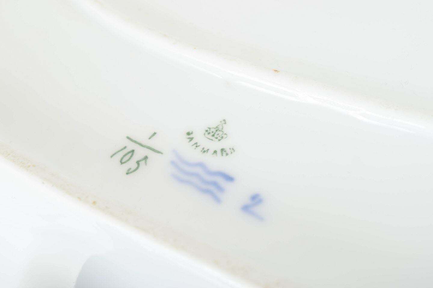 Royal Copenhagen, Blue Fluted Plain. Grand plat à poisson en porcelaine, début du XXe siècle. photo Décoration