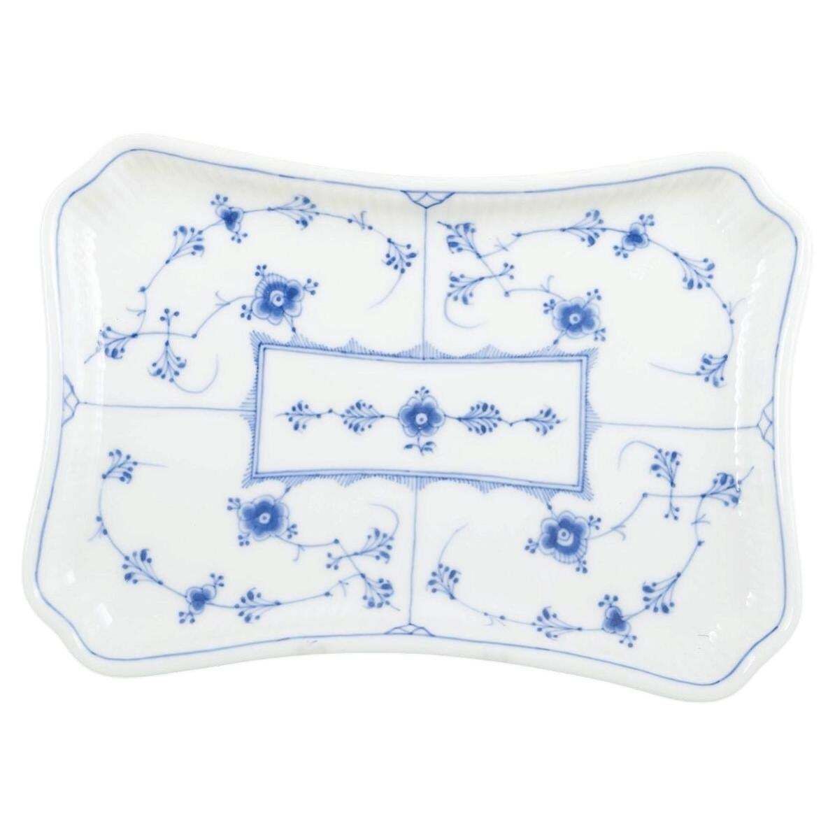 Royal Copenhagen, Blue Fluted Plain. Plateau rectangulaire en porcelaine, années 1920