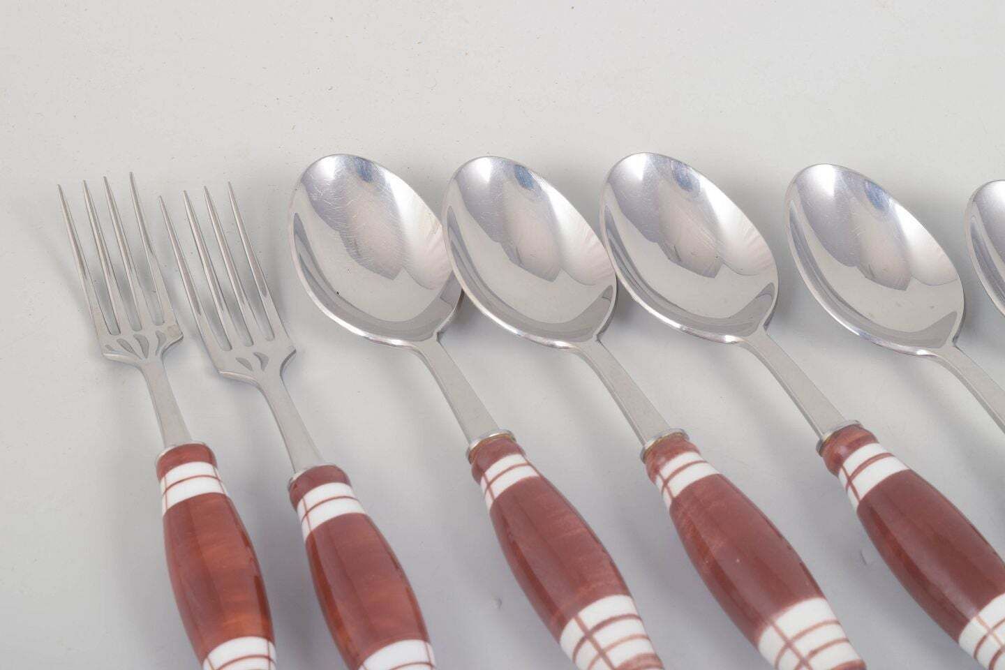 Bjørn Wiinblad, Rosenthal. Service de table complet pour six personnes, années 1980 photo furniture