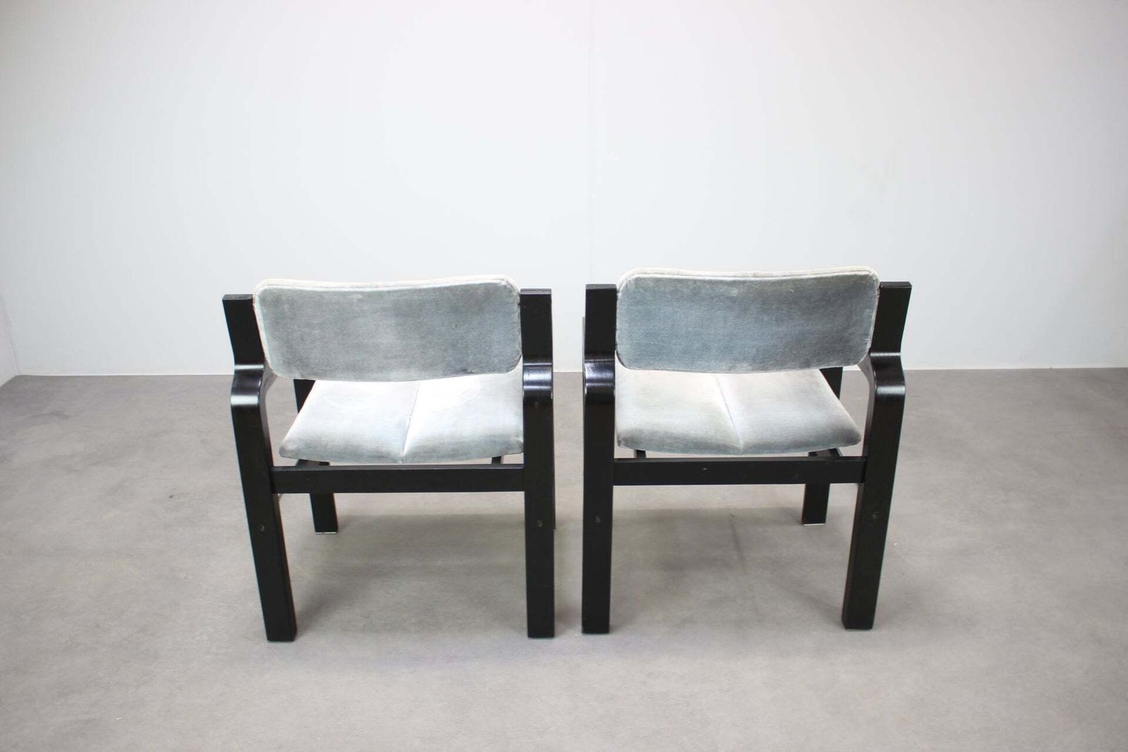 Mobilier Paire de fauteuils Ludvik Volak, Dřevopodnik Holešov, Tchécoslovaquie, 1989 photo