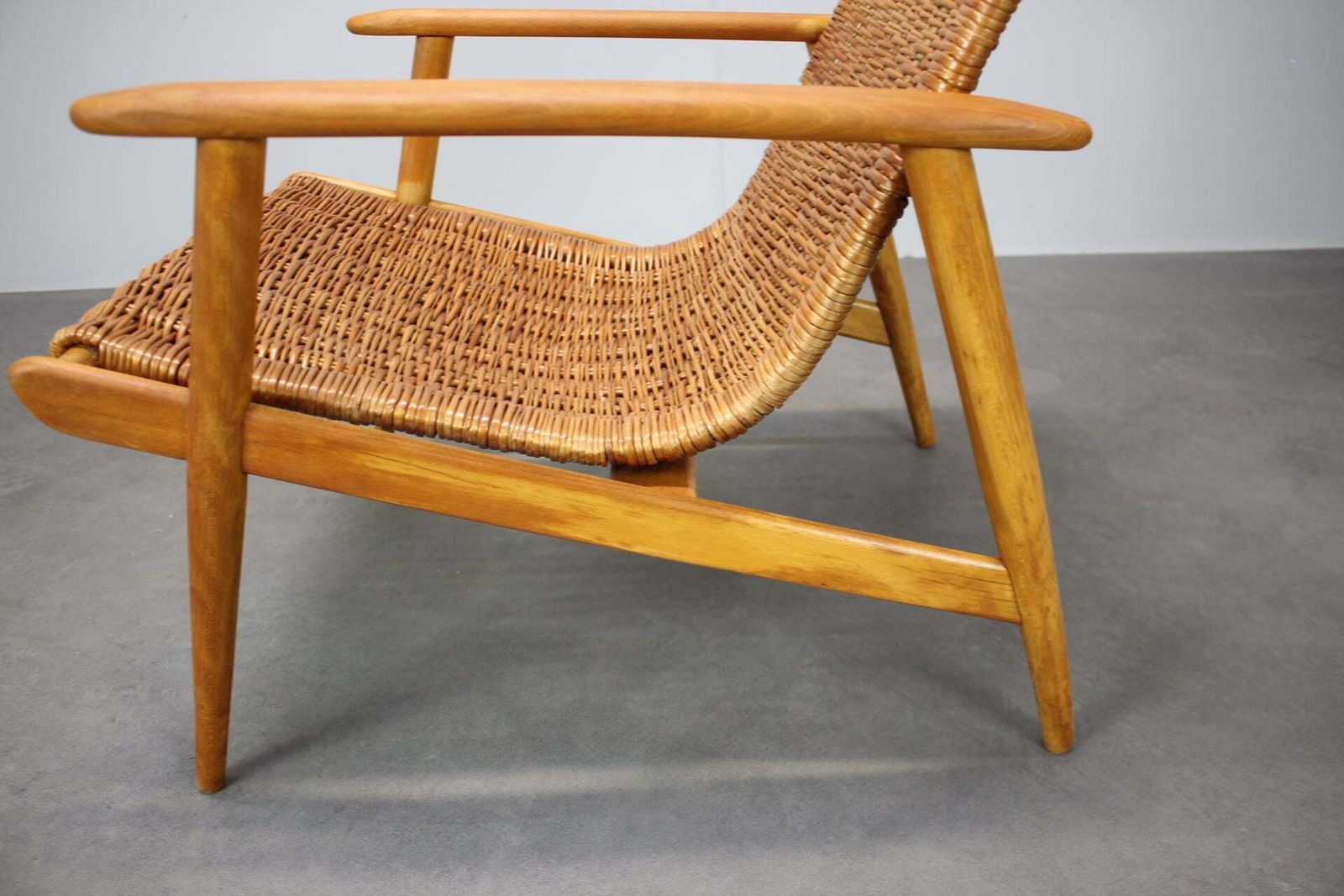 photo furniture Fauteuil vintage en rotin ULUV, Tchécoslovaquie, années 1960