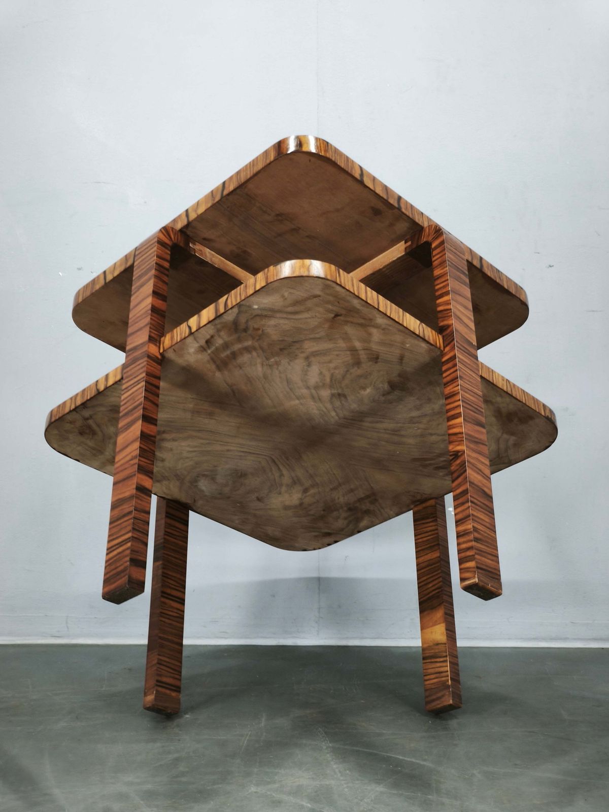 Table basse Art Déco à deux plateaux en noyer, Tchécoslovaquie, années 1930 photo furniture