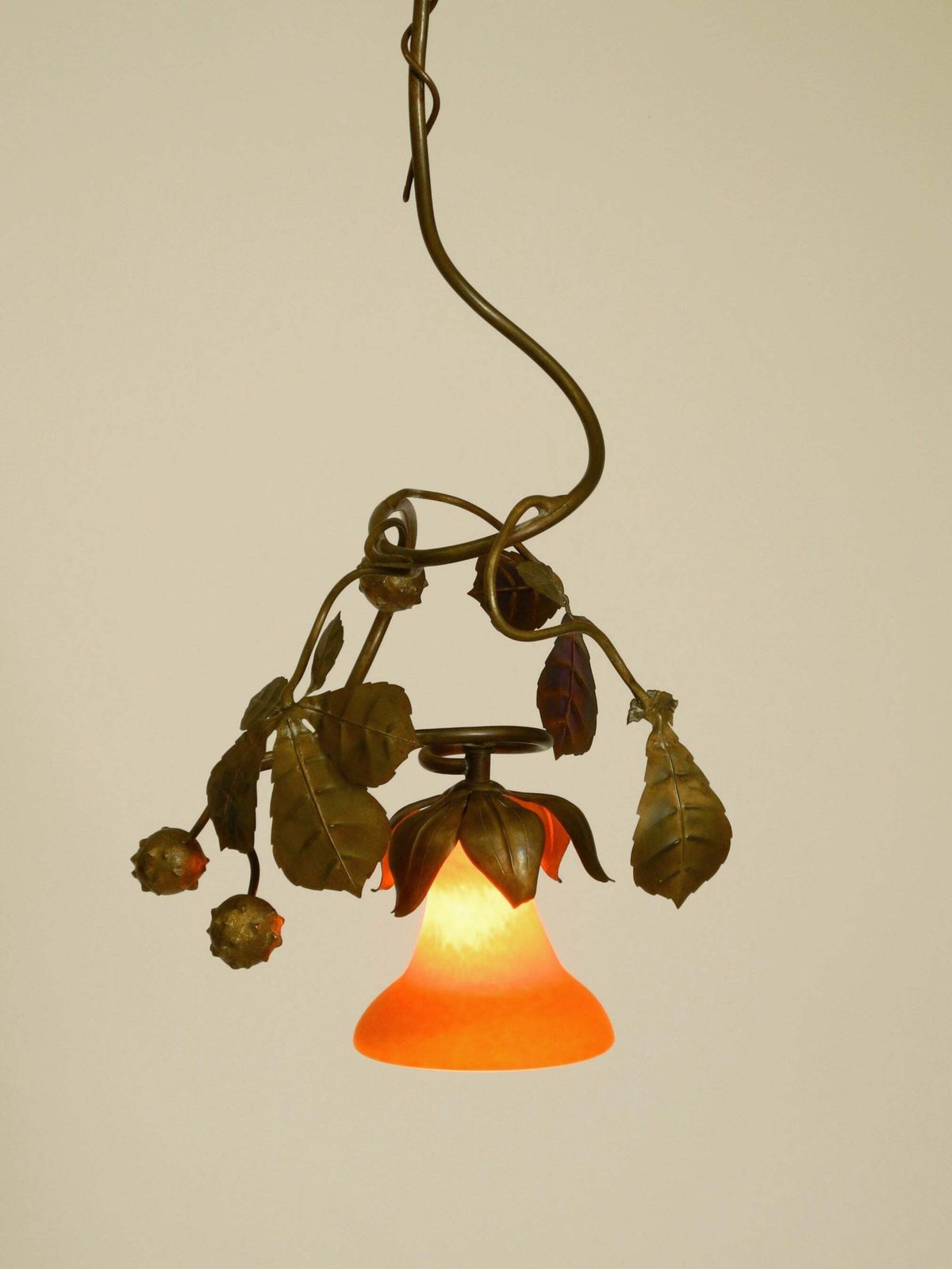 photo for sale Lustre en bronze et verre à décor floral, années 1930, signé Daum Nancy France