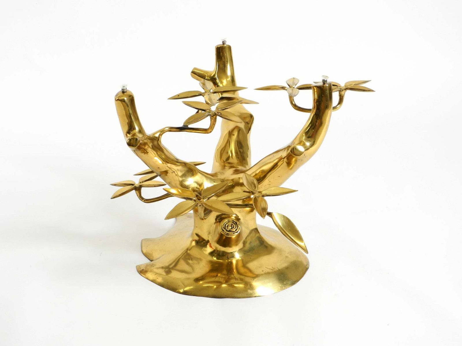 photo furniture Table basse Bonsai en laiton doré au feu, par Willy Daro, années 1970