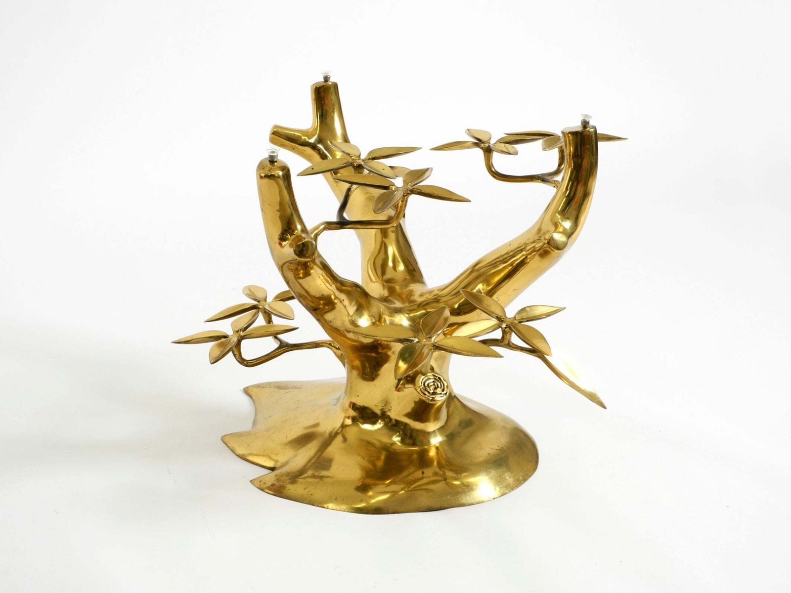 Mobilier Table basse Bonsai en laiton doré au feu, par Willy Daro, années 1970 photo