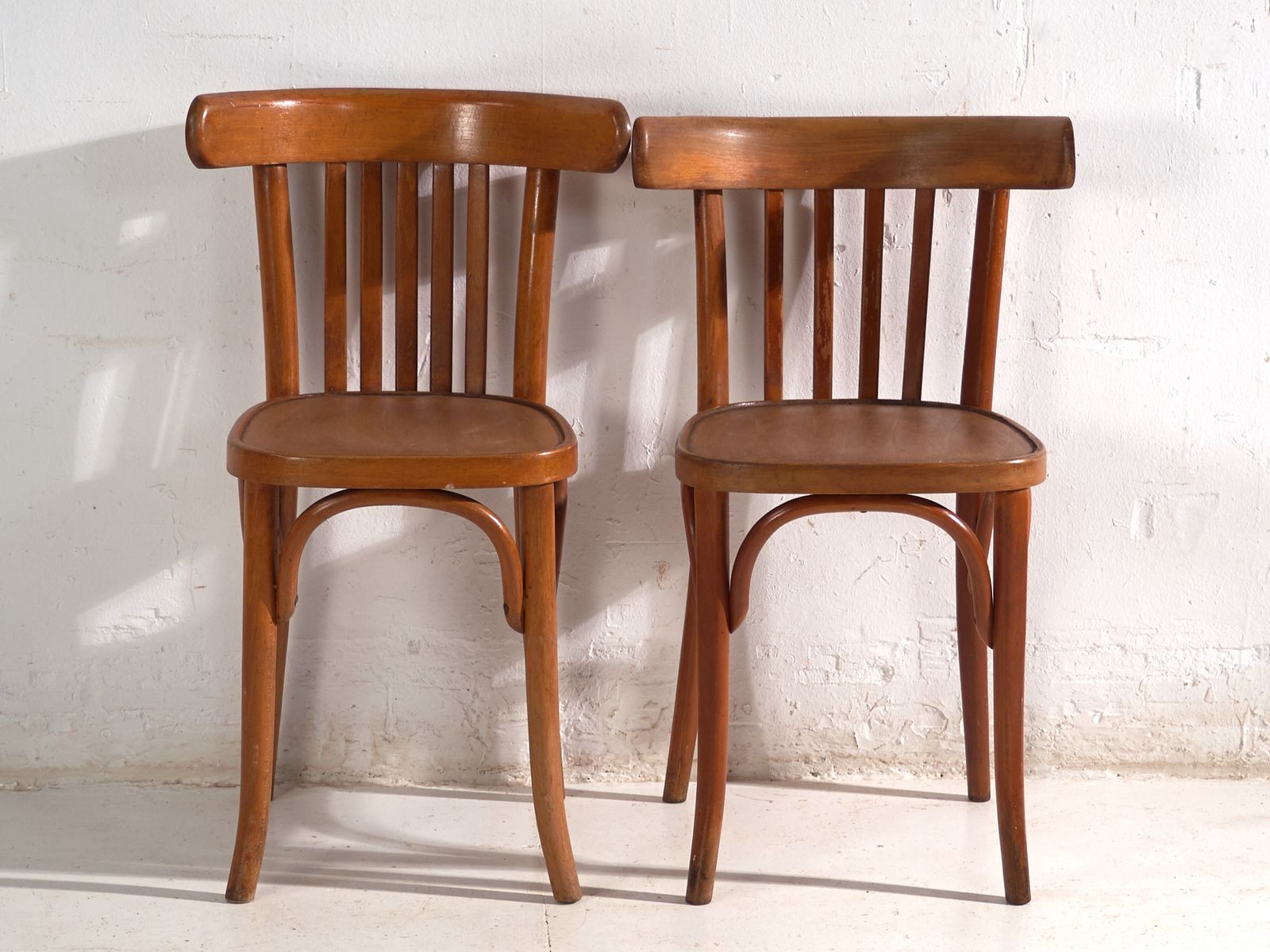 photo furniture Chaises d'époque de style Thonet en bois courbé - Europe centrale, vers 1930 #4