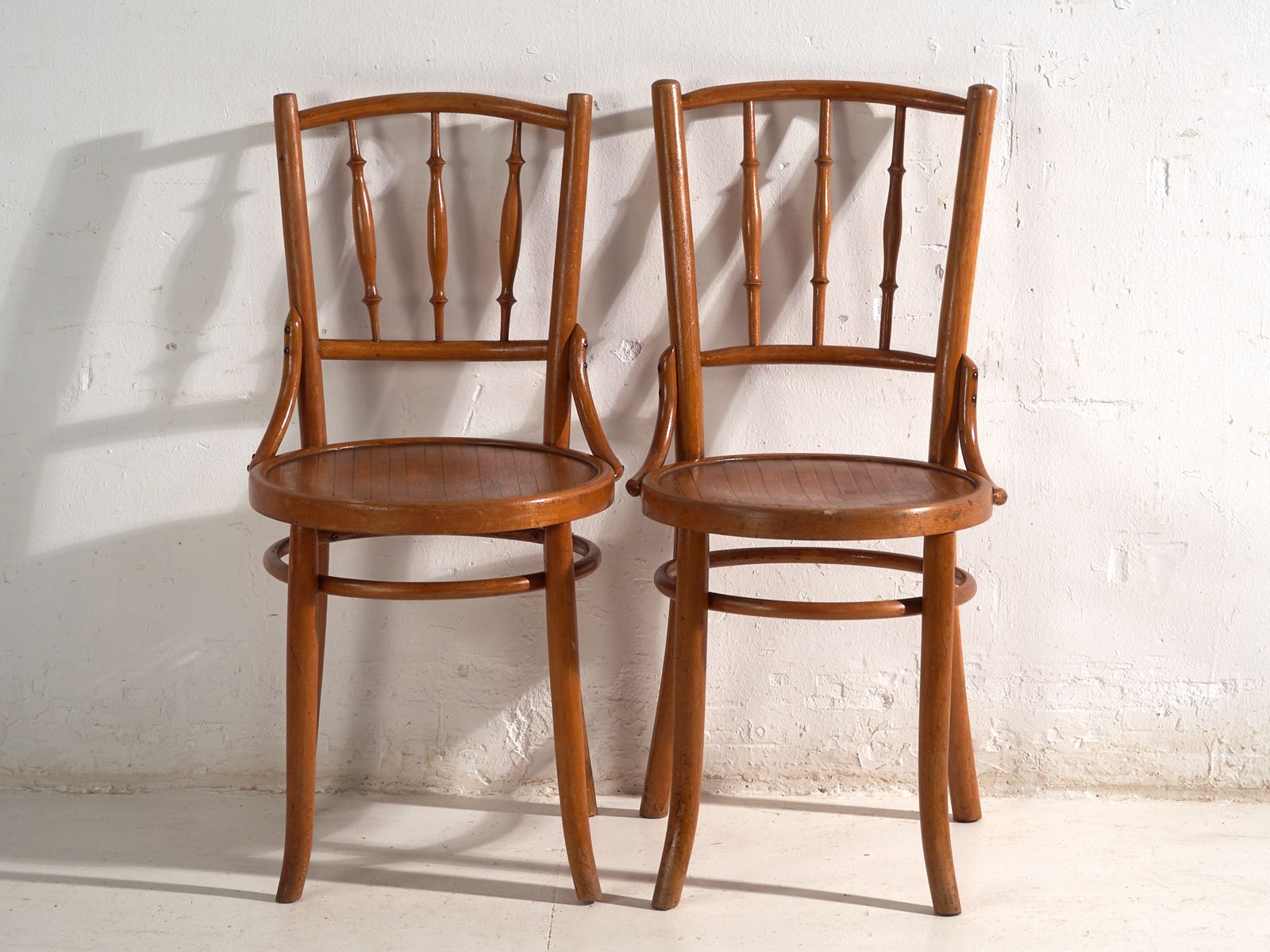 Chaises d'époque de style Thonet en bois courbé - Hongrie, vers 1960 #8 photo buy