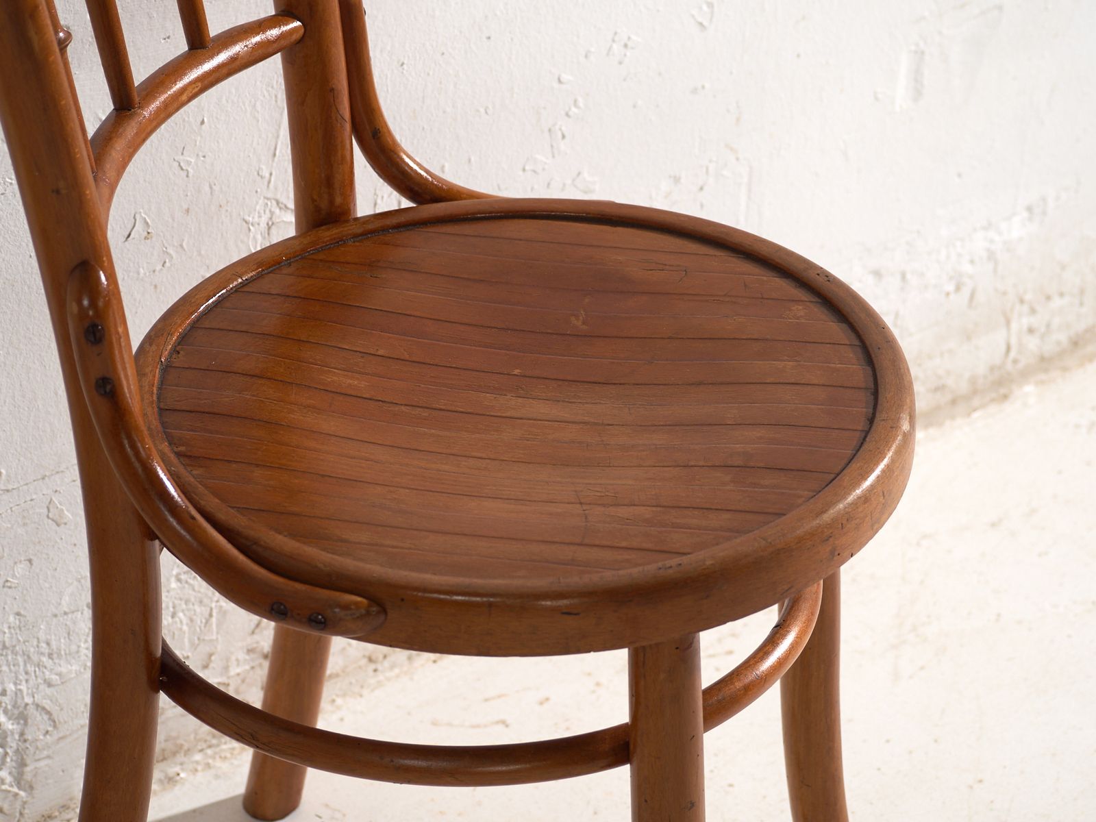 420.0 Chaises d'époque de style Thonet en bois courbé - Hongrie, vers 1960 #8 photo