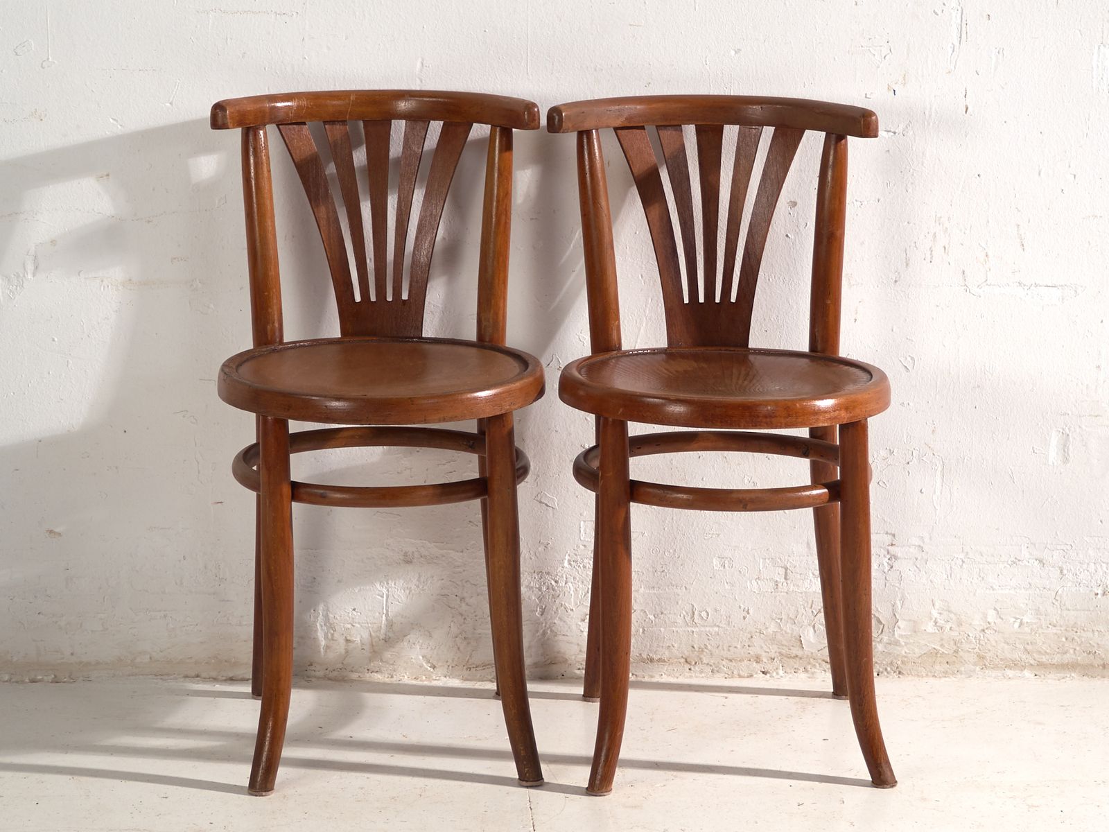 Chaises d'époque de style Thonet en bois courbé, Hongrie, vers 1960 #7 photo vintage