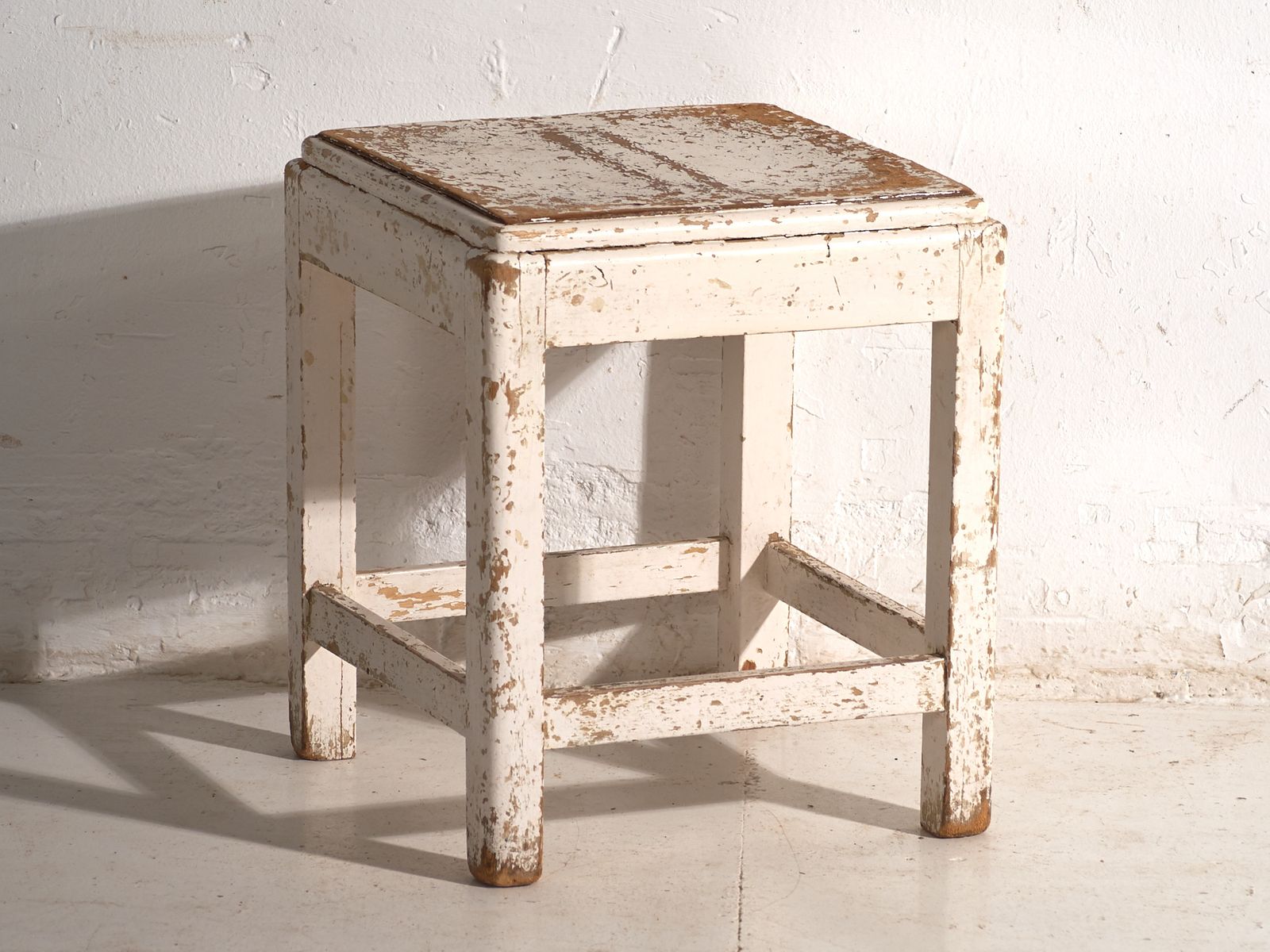 Mobilier Tables de chevet d'époque en bois de pin, Europe centrale, vers 1940 #15 photo
