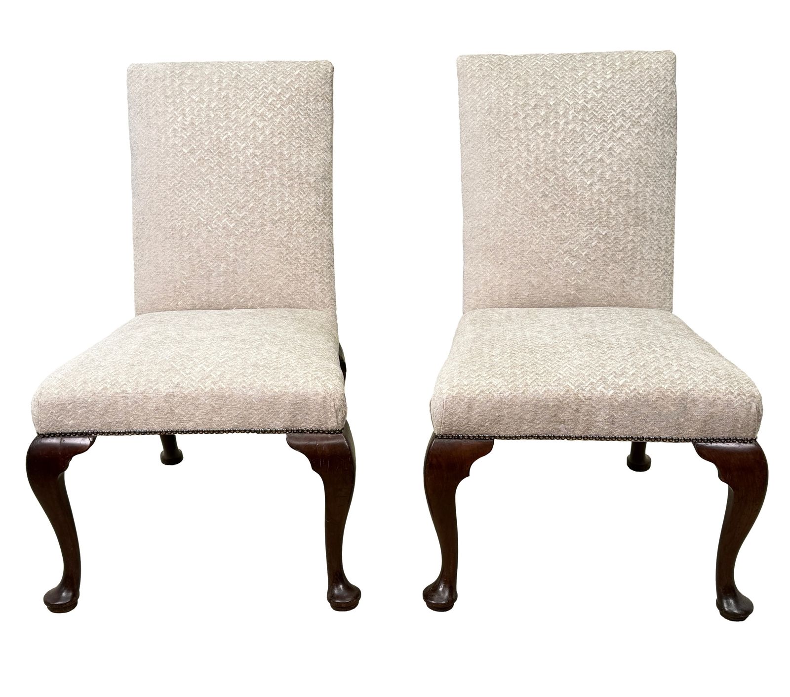 photo vinterior Rare Pair Of Early 18th Century Walnut & Upholstered Georgian Side Chairs (England, Circa 1720)