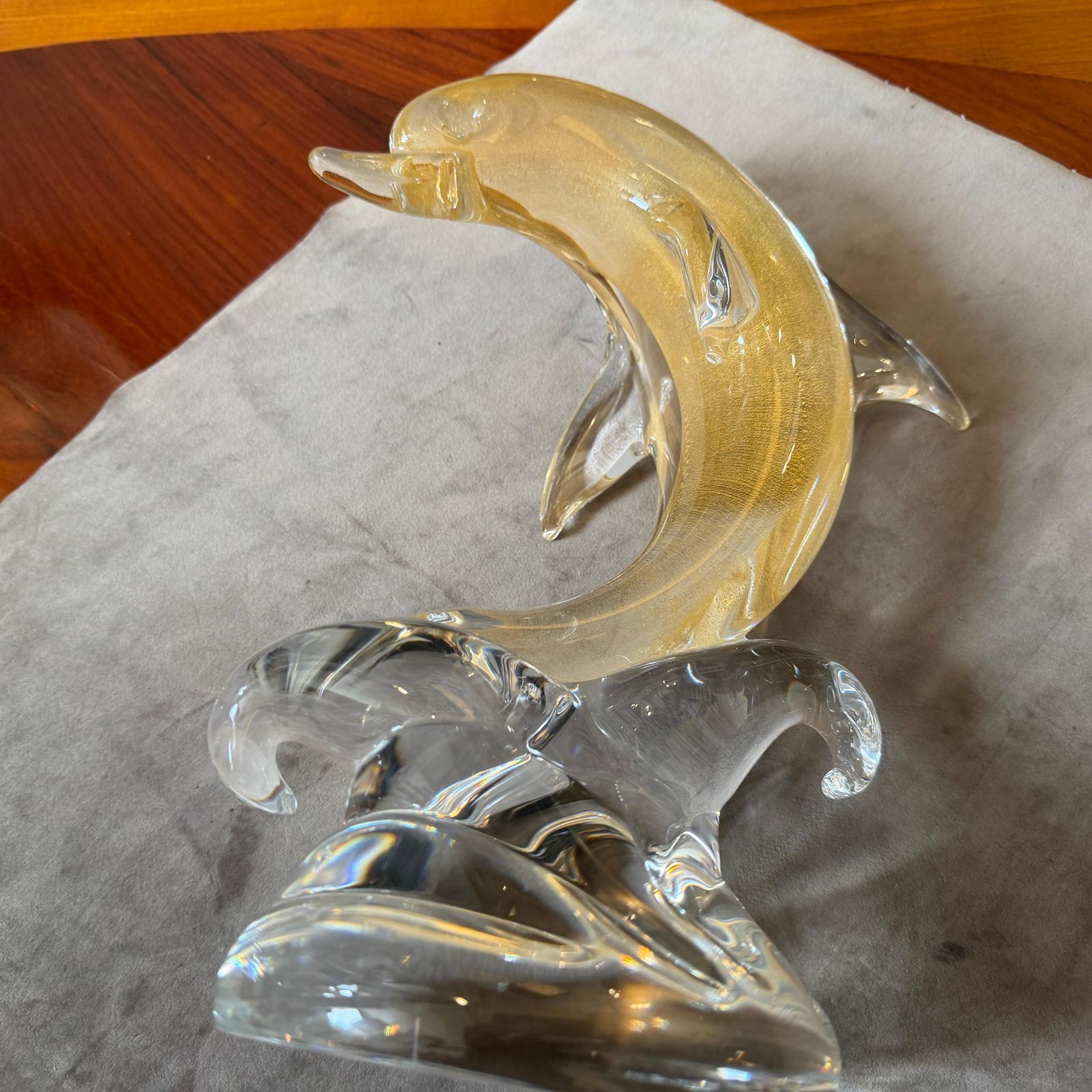 Sculpture en verre de Murano blanc et or, dauphin, dans le style de Barovier, années 1990 photo for sale