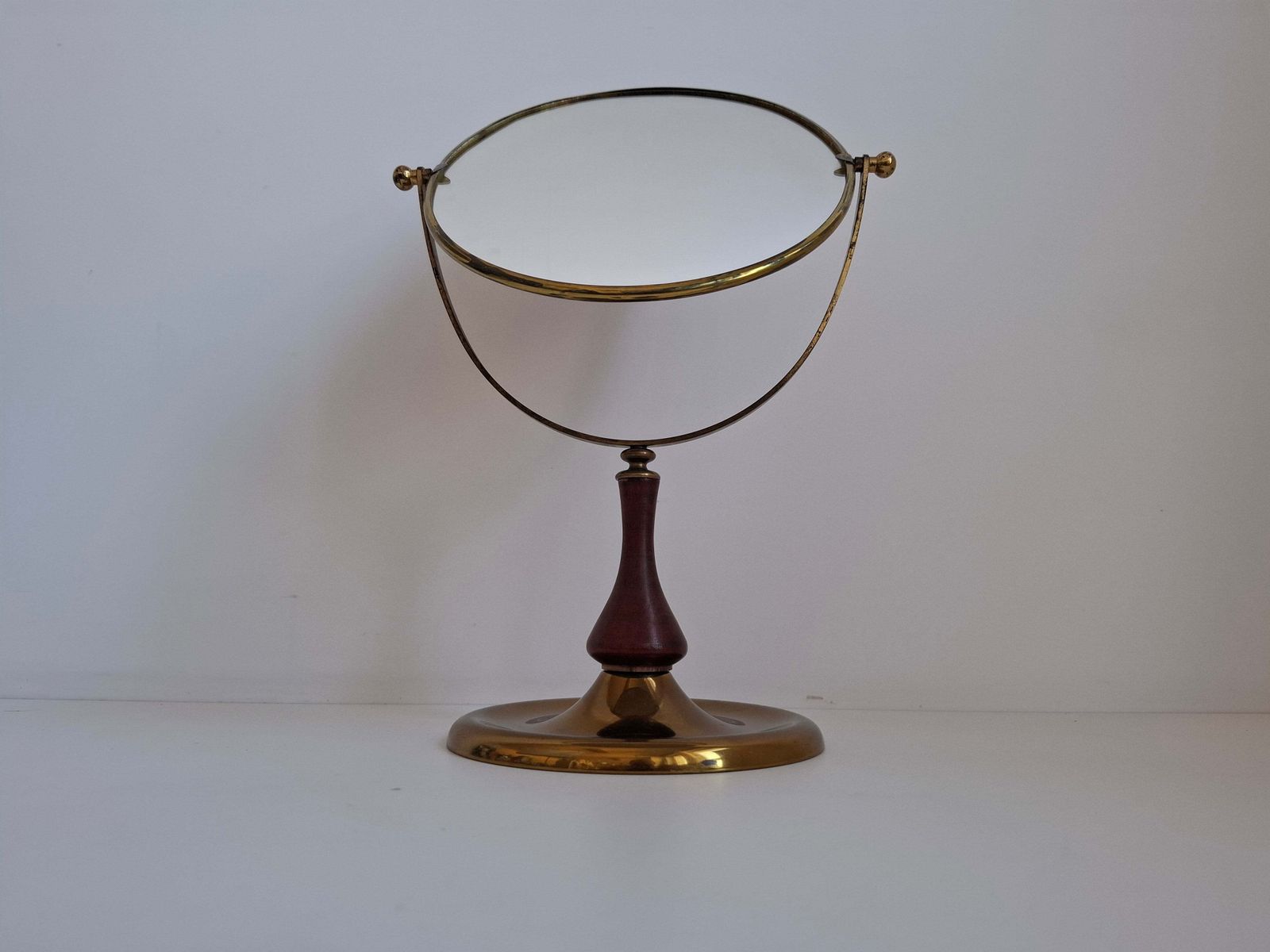 Miroir de table pivotant mid-century en laiton et bois, Tchécoslovaquie, années 1960 photo buy