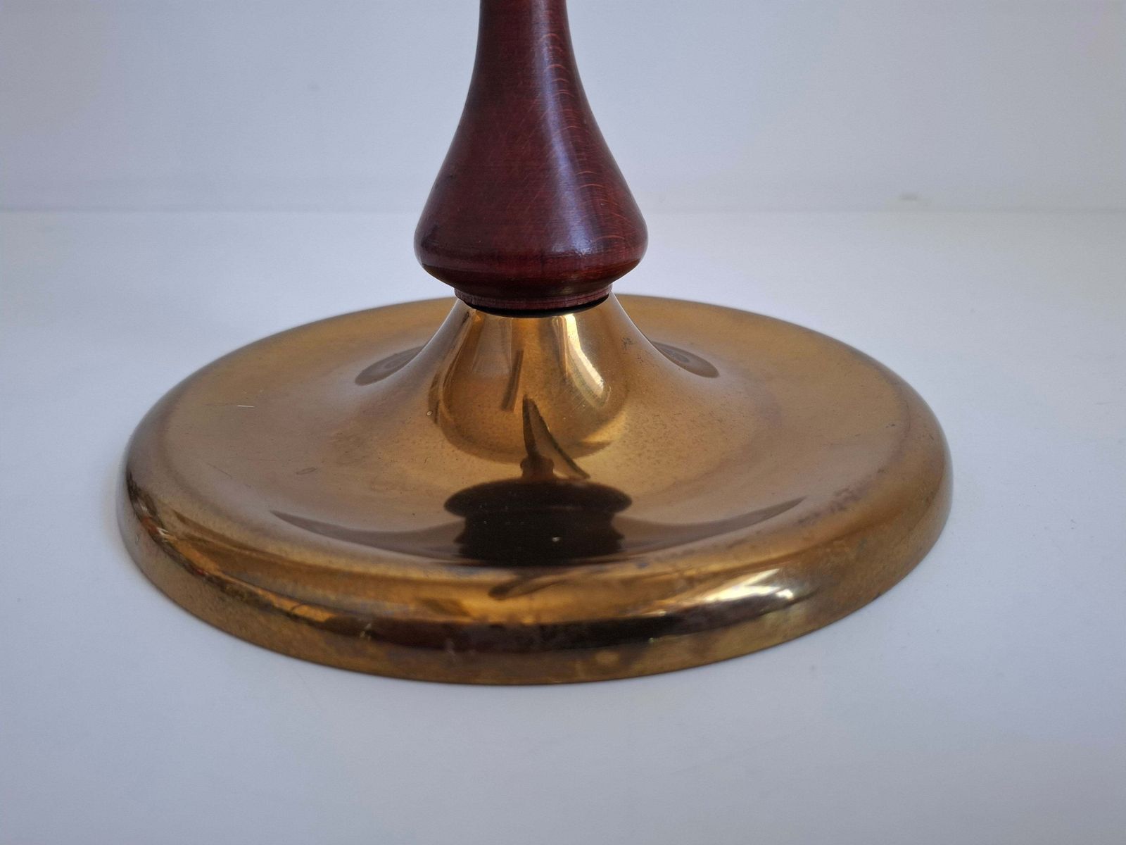 389.0 Miroir de table pivotant mid-century en laiton et bois, Tchécoslovaquie, années 1960 photo