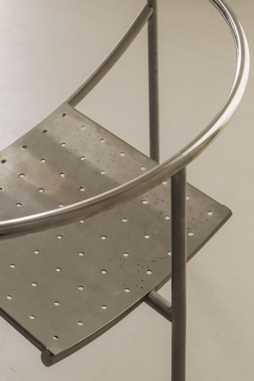 photo furniture Iconische 'Dr. Sonderbar' fauteuil van Philippe Starck voor XO, Frankrijk 1983