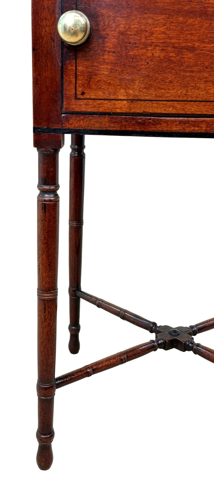Mahonie bijzettafel met ovaal blad, vroeg 19e eeuw, Georgian (Engeland, ca. 1815) photo Meubels