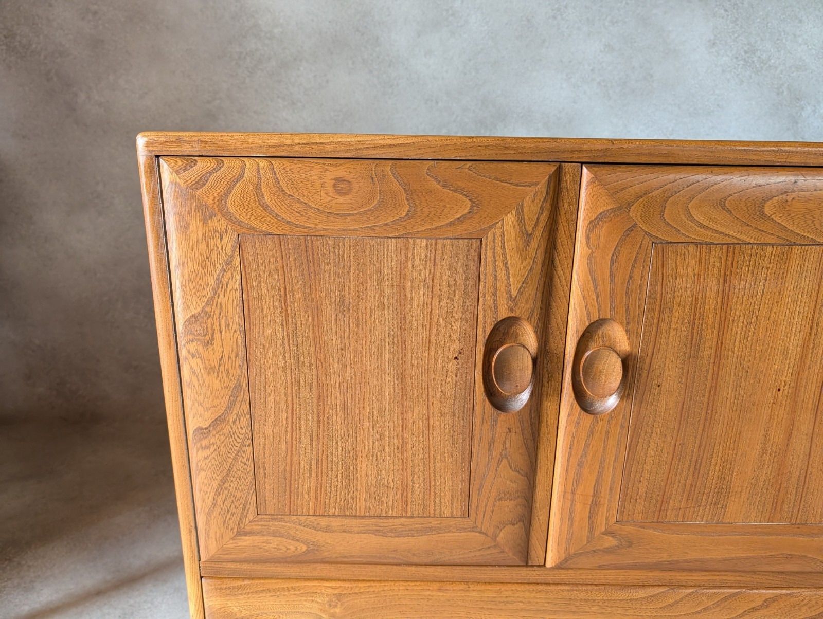 Furniture Vintage Ercol 467 Blonde Elm Windsor Sideboard 1960s photo