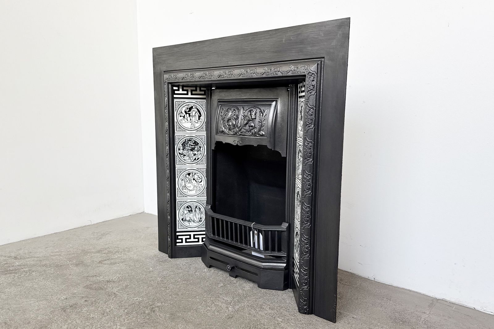 photo furniture Reclaimed Victorian 19th Century Cast Iron & Tiled Fireplace Grate
