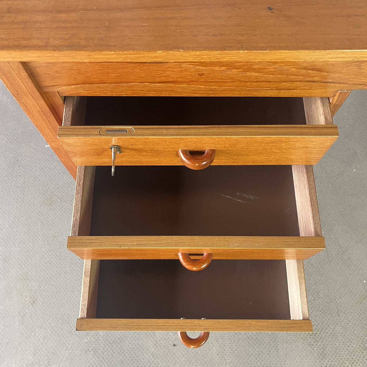 Midcentury Danish Teak Desk, Mid 20th Century photo vinterior